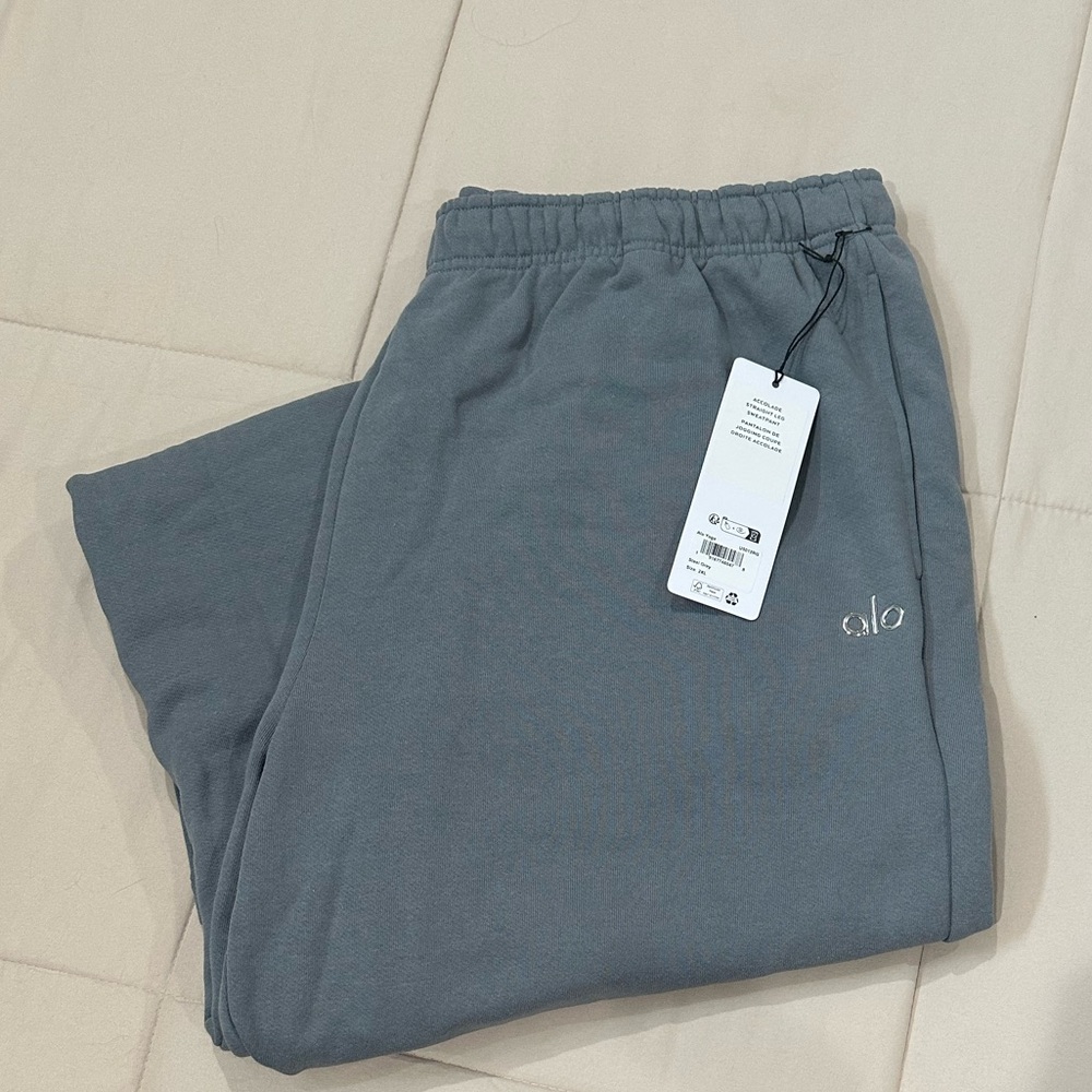ALO Yoga Accolade Straightleg Gray Sweatpants